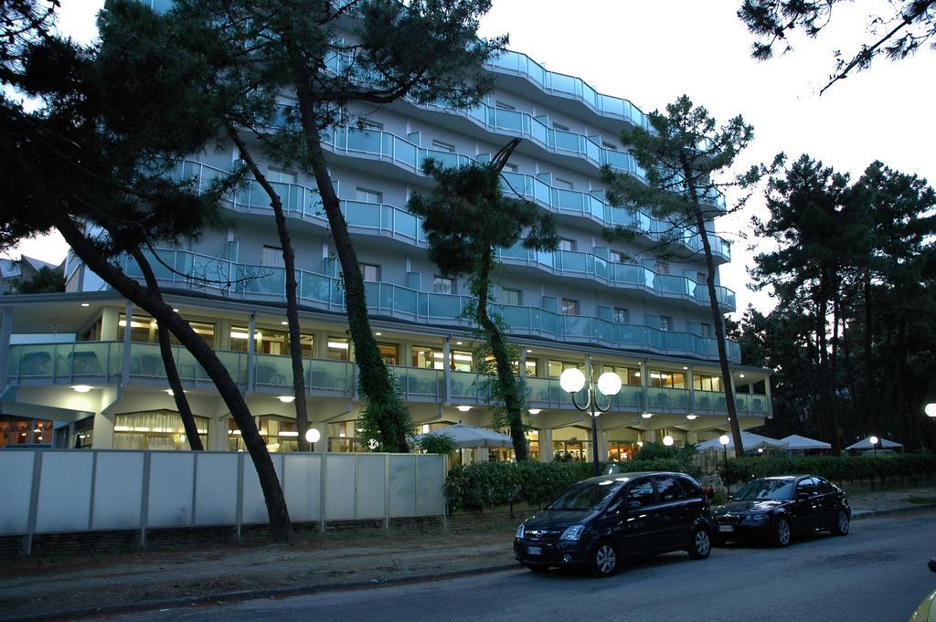 Hotel Sahara Milano Marittima Exterior foto