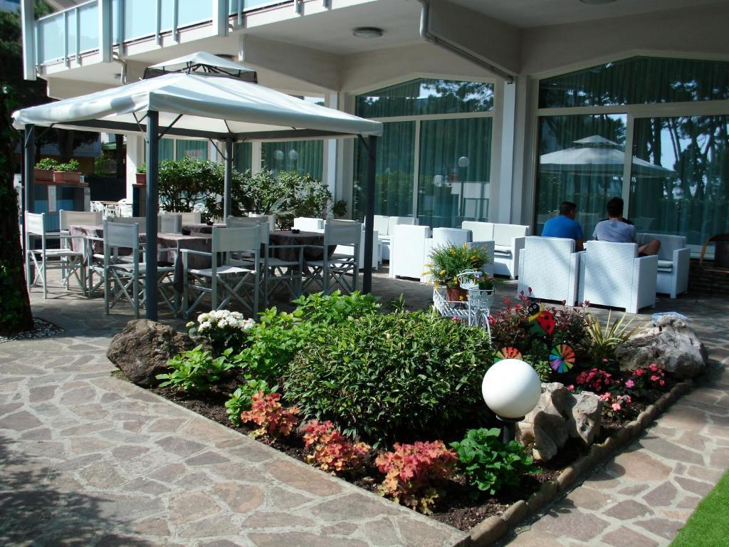 Hotel Sahara Milano Marittima Exterior foto