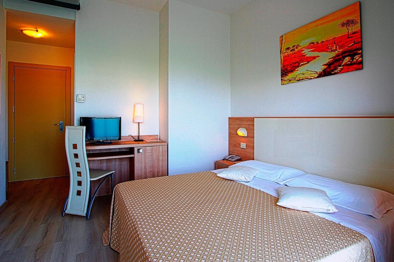 Hotel Sahara Milano Marittima Exterior foto