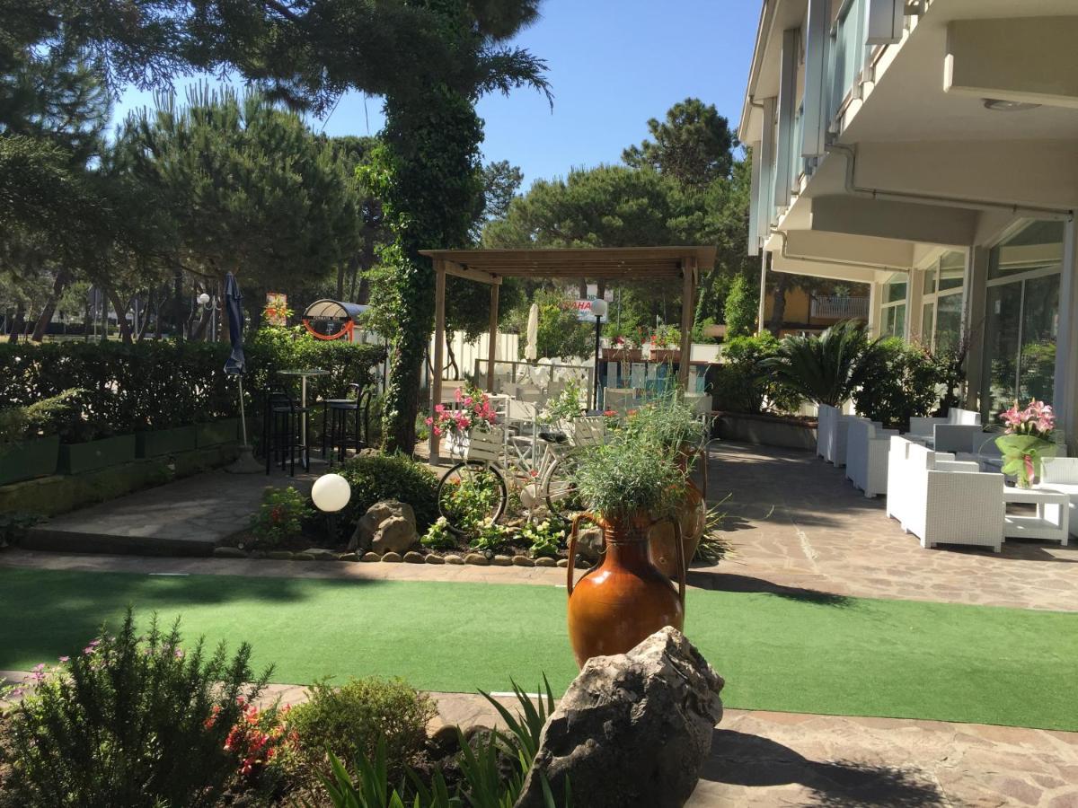 Hotel Sahara Milano Marittima Exterior foto